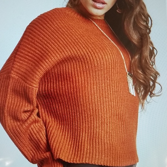 Round neck Long Sleeves sweater - Picture 5 of 5